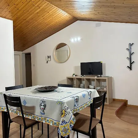 La Mansarda Di Melo Apartament *